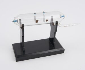 Crookes' tube for showing the interaction between parallel beams of cathode rays (tubes)